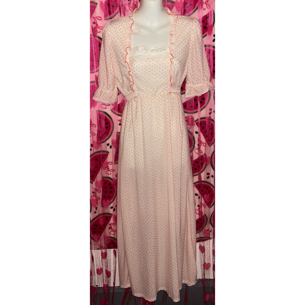 🧡 Vintage Lace-Trimmed Nightgown